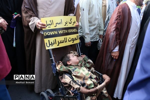 راهپیمایی مردم قم در حمایت از مبارزان فلسطینی