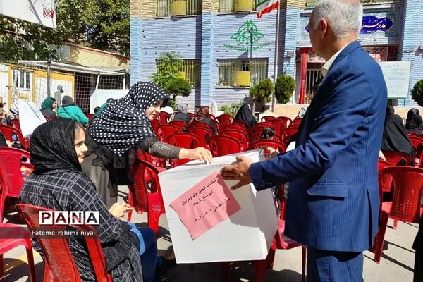 برگزاری انتخابات انجمن اولیا و مربیان در دبیرستان تربیت رودهن