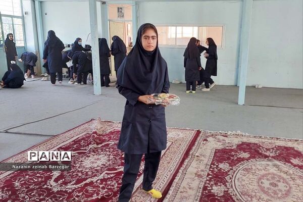 صبحانه سلامت در دبیرستان دخترانه شاهد فیض ناحیه 3 شیراز