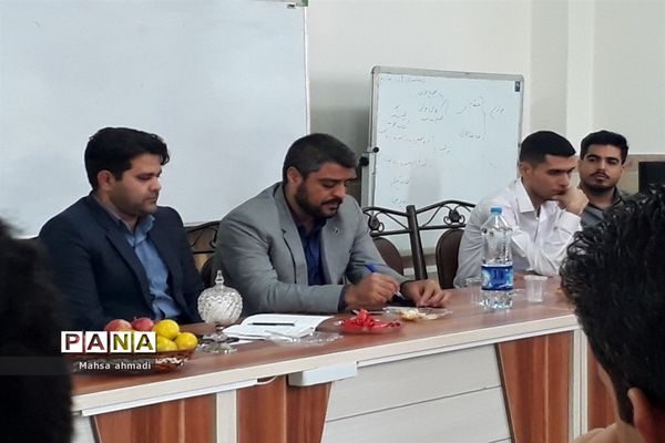 نشست هم‌اندیشی هیات امنای پژوهش‌سرای شهرستان رباط‌کریم