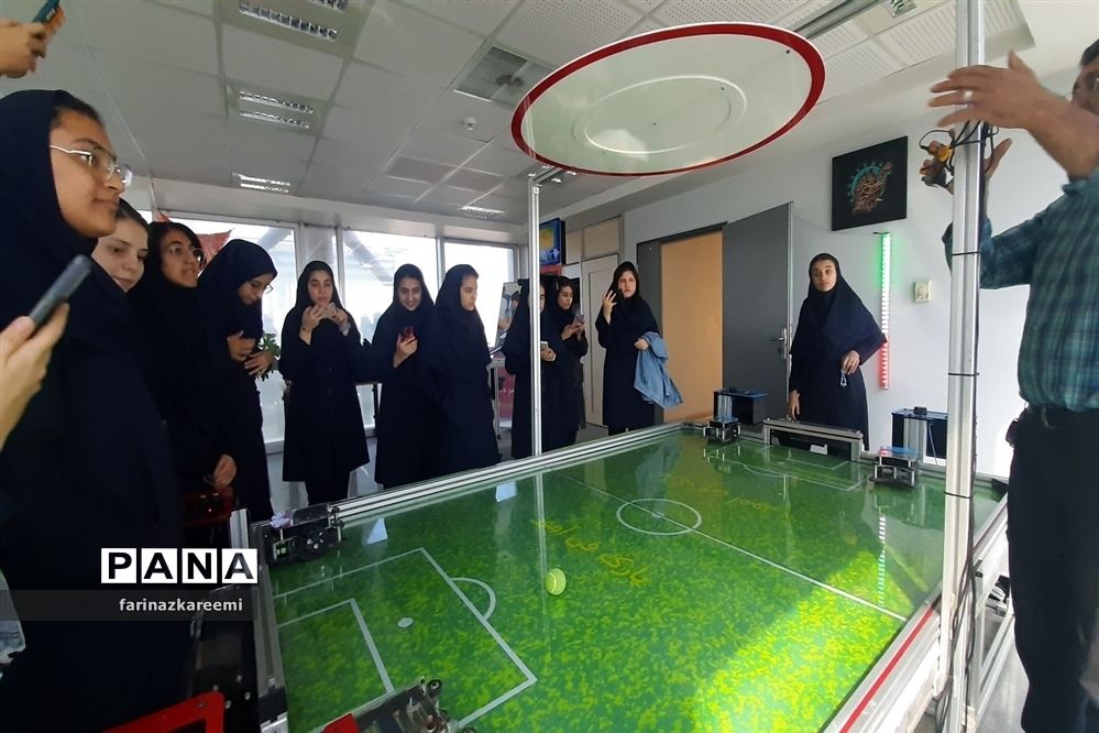 اردوی یک‌روزه علمی_تربیتی دانش‌آموزان دبیرستان هفده شهریور شهرستان فیروزکوه در پارک علوم و فناوری پردیس