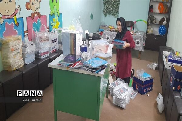 بسته‌بندی لوازم التحریر درکانون فرهنگی تربیتی استقلال برای مدارس محروم ناحیه ۶ مشهد