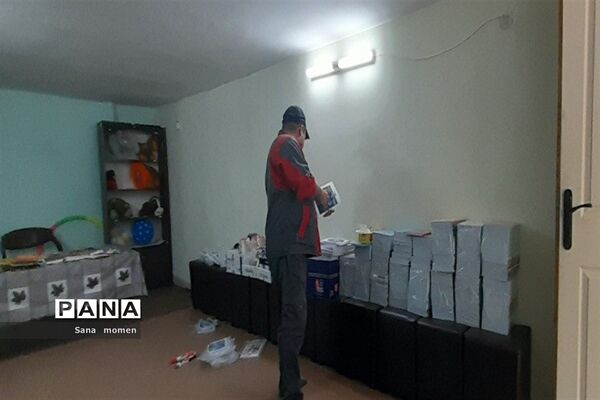 بسته‌بندی لوازم التحریر درکانون فرهنگی تربیتی استقلال برای مدارس محروم ناحیه ۶ مشهد