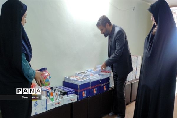 بسته‌بندی لوازم التحریر درکانون فرهنگی تربیتی استقلال برای مدارس محروم ناحیه ۶ مشهد