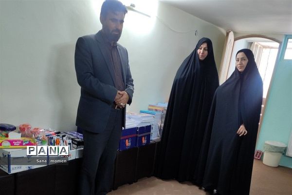 بسته‌بندی لوازم التحریر درکانون فرهنگی تربیتی استقلال برای مدارس محروم ناحیه ۶ مشهد