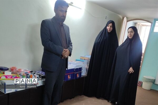 بسته‌بندی لوازم التحریر درکانون فرهنگی تربیتی استقلال برای مدارس محروم ناحیه ۶ مشهد