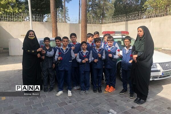 تقدیر دانش‌آموزان از نیروی‌انتظامی