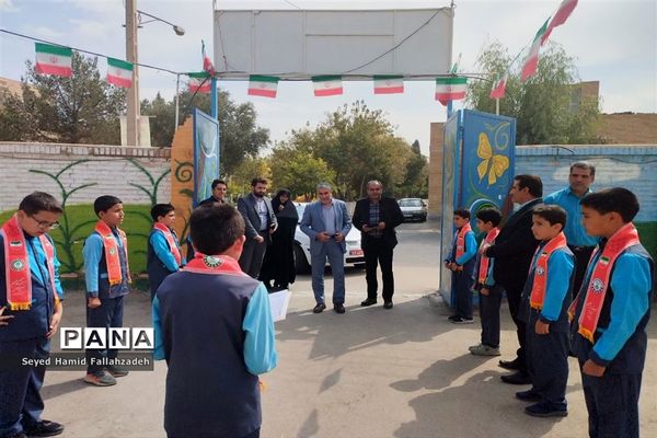 بازدید معاون پرورشی و تربیت‌بدنی اداره‌کل آموزش و پرورش یزد از دبستان حضرت قاسم ابن الحسن(ع)