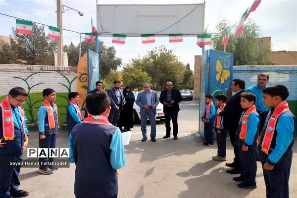 بازدید معاون پرورشی و تربیت‌بدنی اداره‌کل آموزش و پرورش یزد از دبستان حضرت قاسم ابن الحسن(ع)