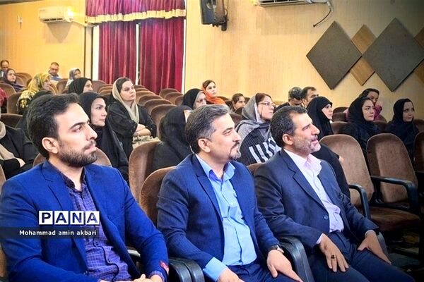 برگزاری جلسه انجمن اولیاء و مربیان در هنرستان امام علی (ع) ناحیه‌یک شهرری