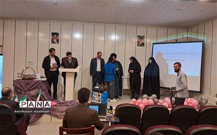 مراسم تقدیر از یاوران دانش‌آموز و فرهنگی نماز جمعه در رودهن