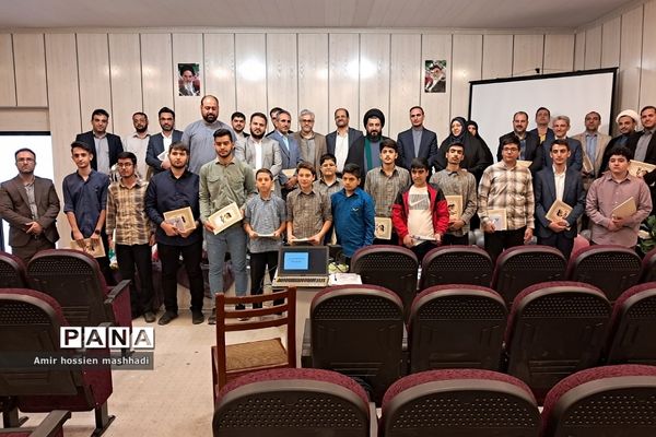 مراسم تقدیر از یاوران دانش‌آموز و فرهنگی نماز جمعه در رودهن