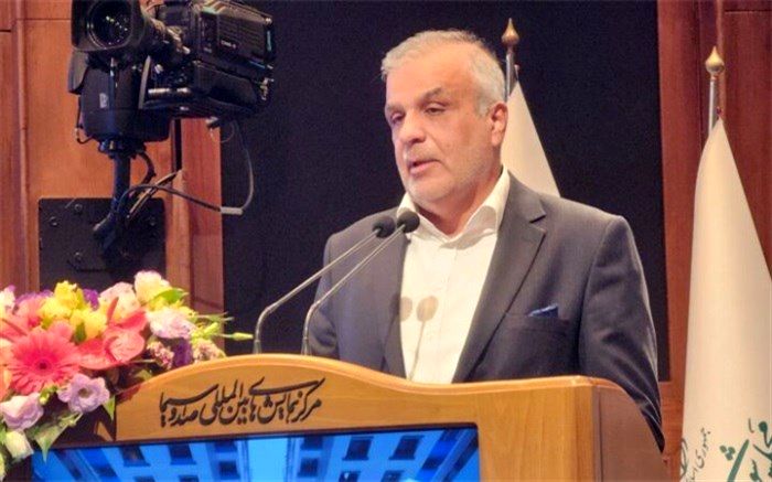 قرائت بیانیه کنفرانس ملی راهبردهای اقتصاد مسکن توسط مشاور وزیر راه و شهرسازی 