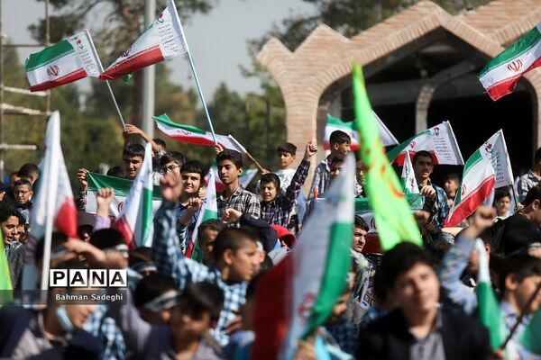 آیین افتتاحیه اردوهای دانش‌آموزی راهیان بهشت