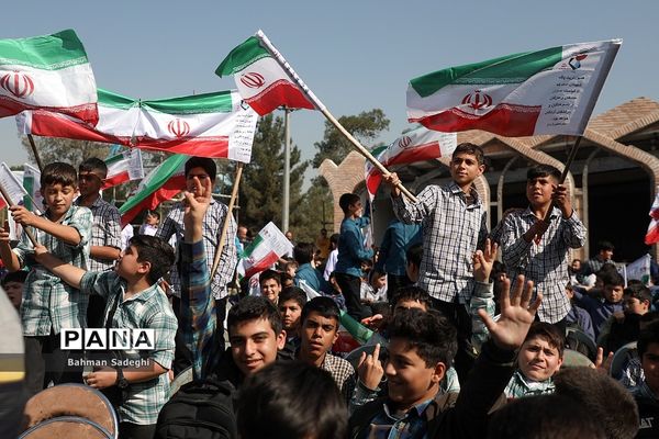 آیین افتتاحیه اردوهای دانش‌آموزی راهیان بهشت