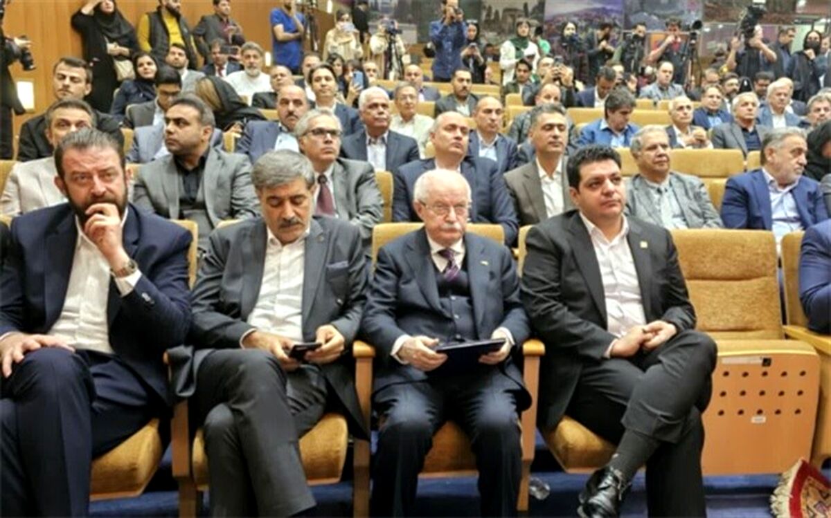 رونمایی از ۲ سند راهبردی برای «چرم و کفش» و «نساجی و پوشاک»