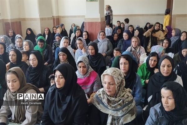 برگزاری جلسه انتخابات انجمن اولیا و مربیان در شهرستان‌ قرچک