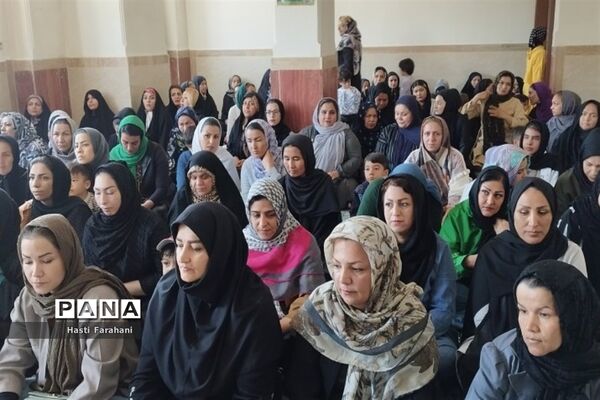 برگزاری جلسه انتخابات انجمن اولیا و مربیان در شهرستان‌ قرچک