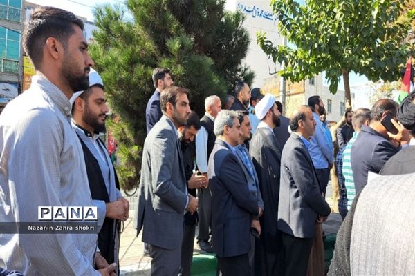 حضور دانش‌آموزان مدرسه شهدای محراب در تجمع حمایت از کودکان غزه در شهرستان قرچک