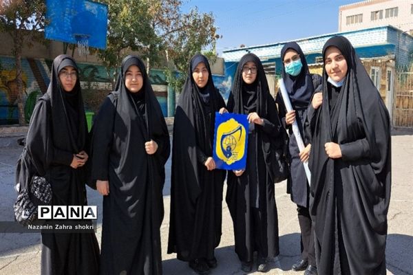 حضور دانش‌آموزان مدرسه شهدای محراب در تجمع حمایت از کودکان غزه در شهرستان قرچک