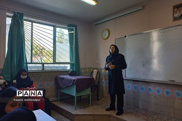 کارگاه‌های اصول سلامت روان در دبیرستان آزاده رودهن