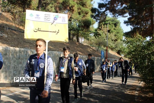 برگزاری بازی‌های تاما توسط دانش‌آموزخبرنگاران پانای لرستان در اردوگاه شهید باهنر تهران