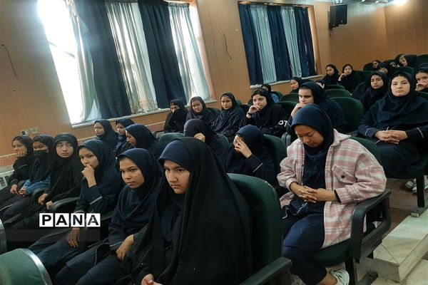 کارگاه تاب‌آوری بر مبنای امید به مناسبت هفته بهداشت و  روان در اداره آموزش پرورش شهر جوادآباد