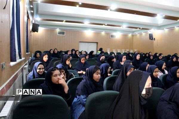 کارگاه تاب‌آوری بر مبنای امید به مناسبت هفته بهداشت و  روان در اداره آموزش پرورش شهر جوادآباد