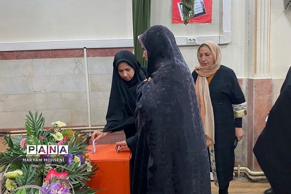 جلسه آموزش خانواده و انتخابات انجمن اولیا و مربیان دبیرستان حضرت زینب(س) فشافویه