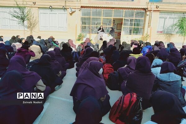 برگزاری جشن هفته بهداشت و روان در دبیرستان دخترانه رفعت