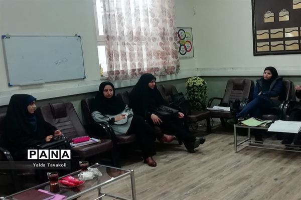 بررسی وضعیت نیروی انسانی و شرایط کلاس‌ها در آموزش و پرورش ناحیه یک مشهد مقدس