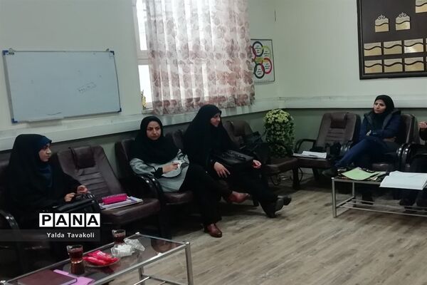 بررسی وضعیت نیروی انسانی و شرایط کلاس‌ها در آموزش و پرورش ناحیه یک مشهد مقدس