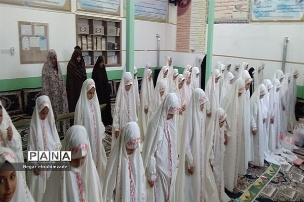 اقامه نماز جماعت توسط دانش‌آموزان در شهرستان جاجرم