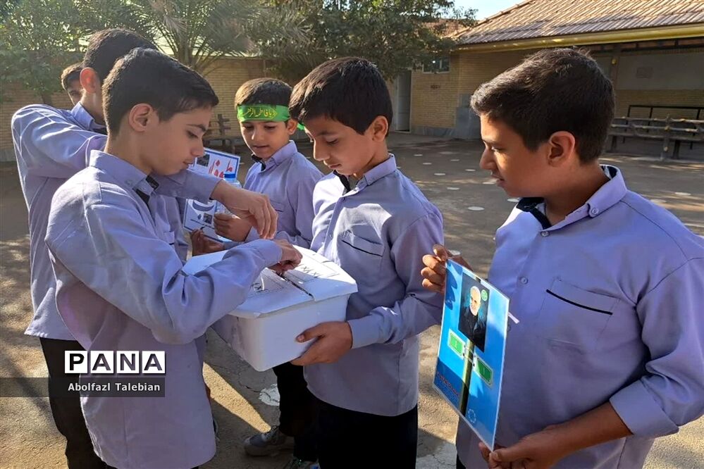 پویش طوفان آب دانش‌آموزان اشکذری