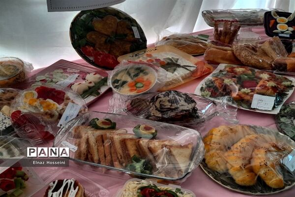 جشنواره صبحانه سالم در روز جهانی غذا در دبیرستان پژمان بختیاری