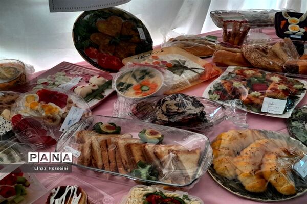 جشنواره صبحانه سالم در روز جهانی غذا در دبیرستان پژمان بختیاری