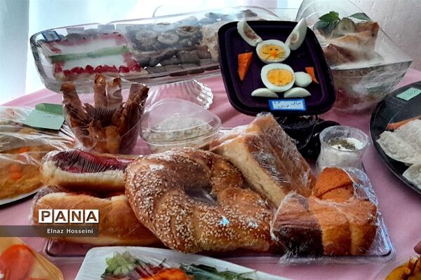 جشنواره صبحانه سالم در روز جهانی غذا در دبیرستان پژمان بختیاری