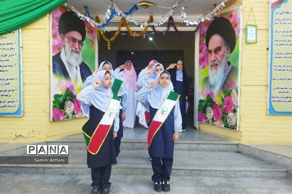 جشن هفته سلامت‌روان در مدرسه ریحانه النبی در شهرستان قرچک
