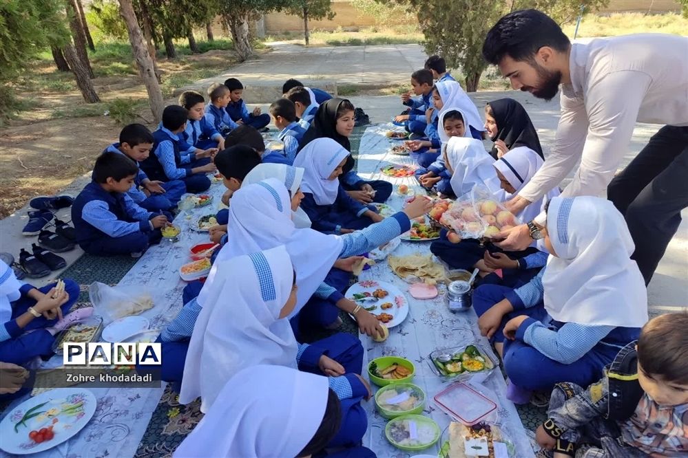 روزجهانی غذا در دبستان ابن مظاهر خاتم