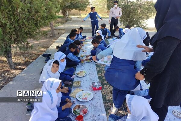روزجهانی غذا در دبستان ابن مظاهر خاتم