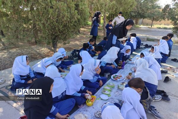 روزجهانی غذا در دبستان ابن مظاهر خاتم