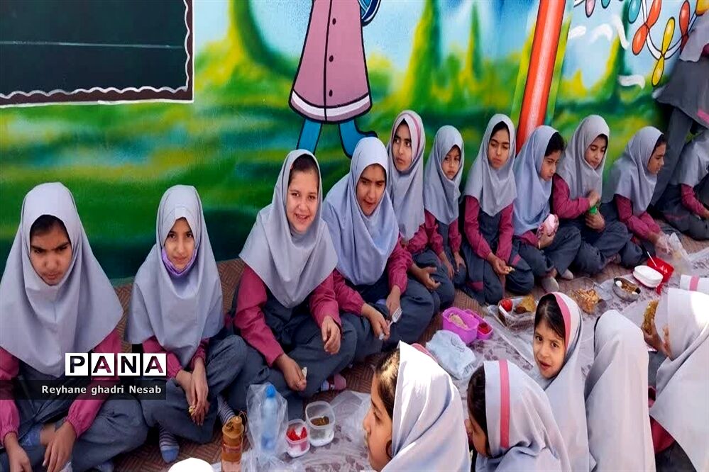جشنواره غذا سالم و مفید در آموزشگاه هفتم تیر