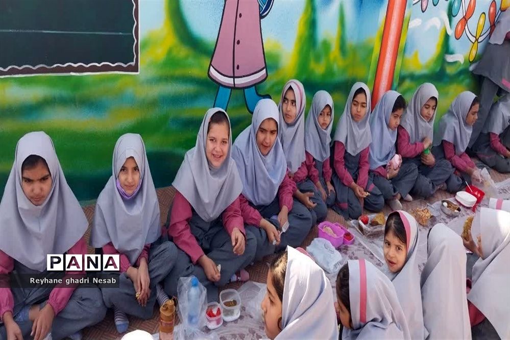 جشنواره غذا سالم و مفید در آموزشگاه هفتم تیر