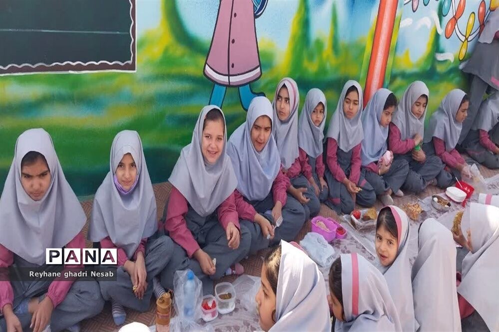 جشنواره غذا سالم و مفید در آموزشگاه هفتم تیر