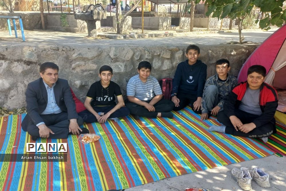 اولین اردوی دانش‌آموزان دبیرستان پسرانه نمونه دانش  کاشمر