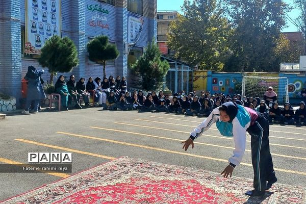 گرامیداشت هفته تربیت‌بدنی در دبیرستان تربیت رودهن