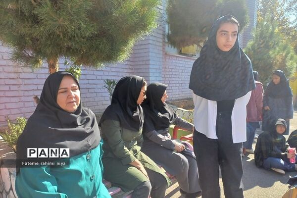 گرامیداشت هفته تربیت‌بدنی در دبیرستان تربیت رودهن