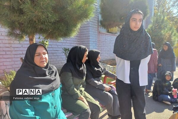 گرامیداشت هفته تربیت‌بدنی در دبیرستان تربیت رودهن