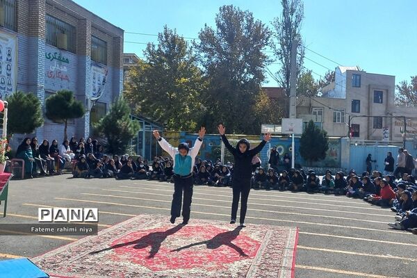 گرامیداشت هفته تربیت‌بدنی در دبیرستان تربیت رودهن