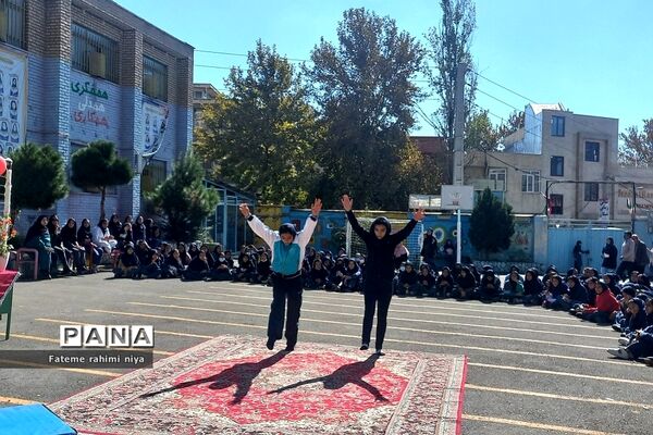 گرامیداشت هفته تربیت‌بدنی در دبیرستان تربیت رودهن